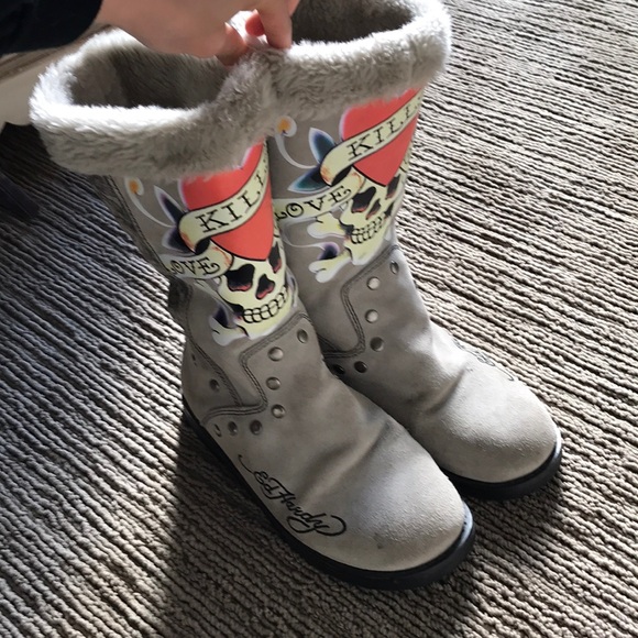 ed hardy boots size 9
